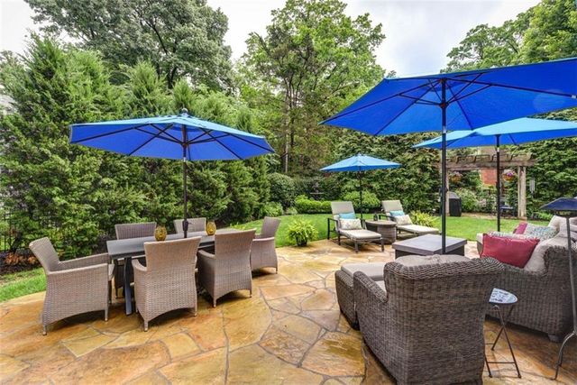 8033 Meadow Lane, Leawood, KS 66206