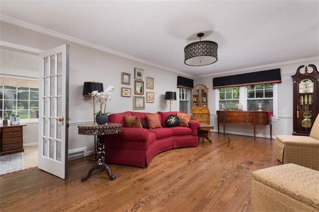 8033 Meadow Lane, Leawood, KS 66206