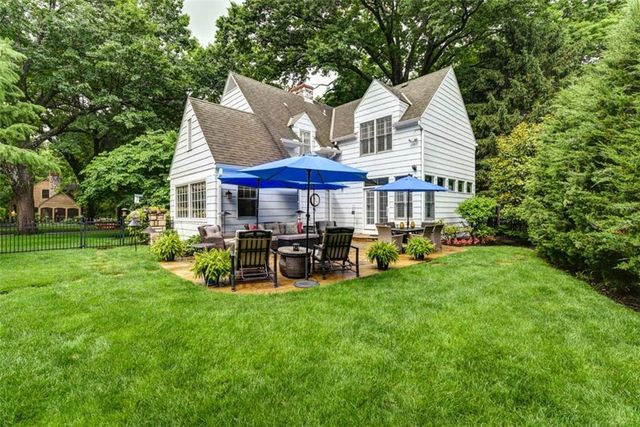 8033 Meadow Lane, Leawood, KS 66206