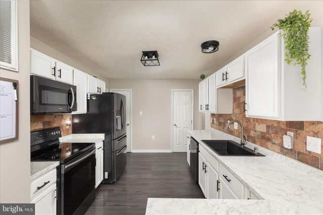 74 TOULOUSE LN, Martinsburg, WV 25403