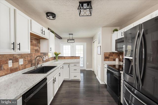 74 TOULOUSE LN, Martinsburg, WV 25403