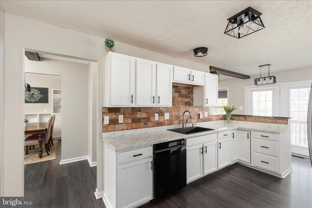 74 TOULOUSE LN, Martinsburg, WV 25403