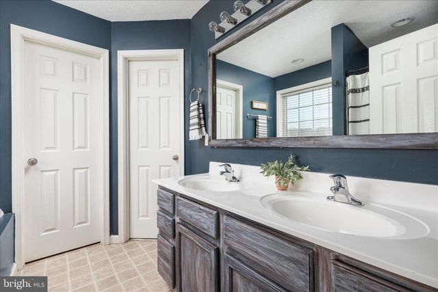 74 TOULOUSE LN, Martinsburg, WV 25403