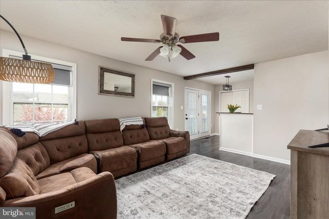 74 TOULOUSE LN, Martinsburg, WV 25403
