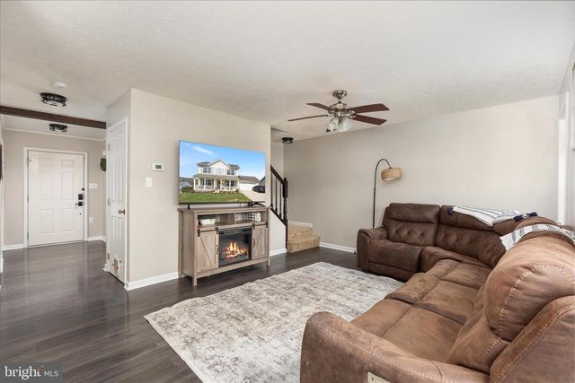 74 TOULOUSE LN, Martinsburg, WV 25403
