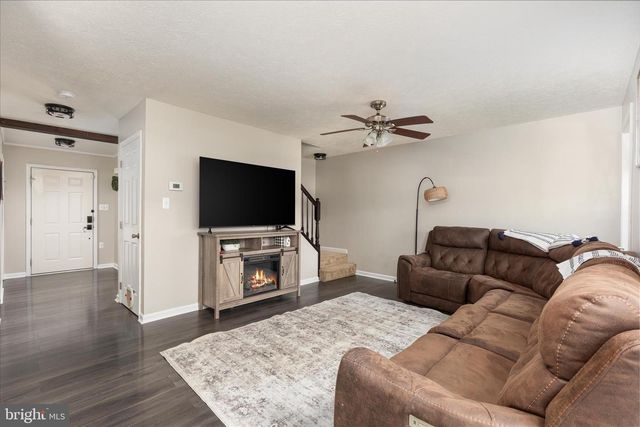 74 TOULOUSE LN, Martinsburg, WV 25403