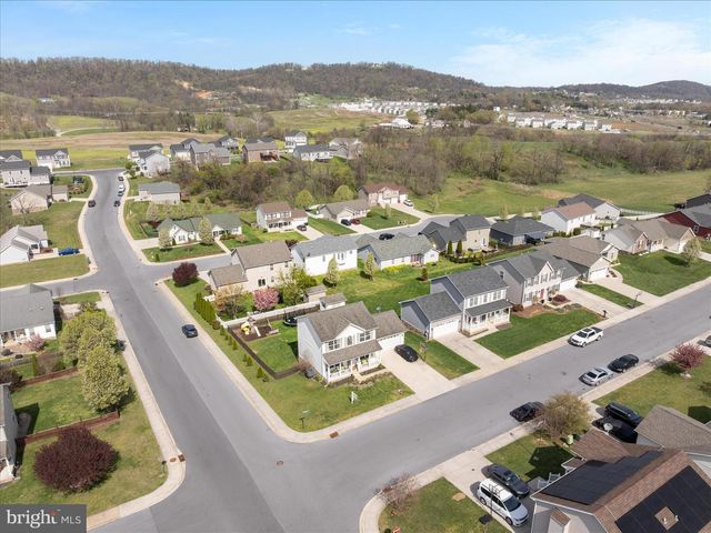 74 TOULOUSE LN, Martinsburg, WV 25403