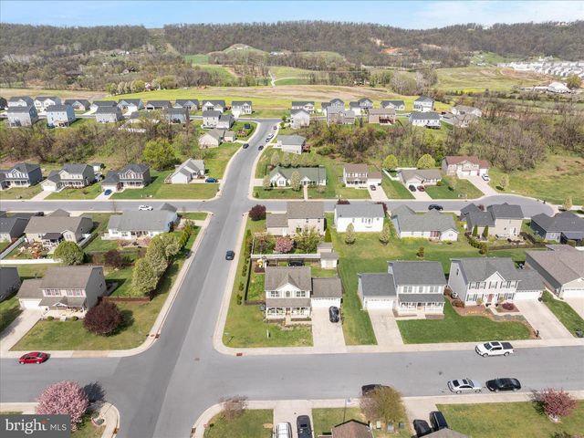 74 TOULOUSE LN, Martinsburg, WV 25403