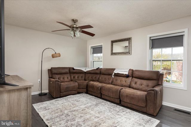 74 TOULOUSE LN, Martinsburg, WV 25403