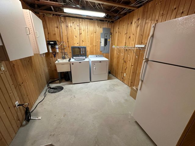 8487 Rice Lake Road, Maple Grove, MN 55369