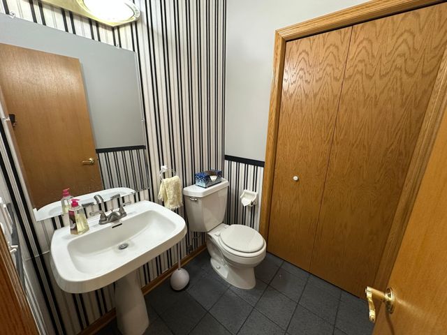 8487 Rice Lake Road, Maple Grove, MN 55369