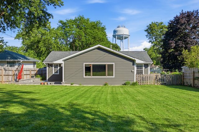 4220 Ponca Street, Mchenry, IL 60050