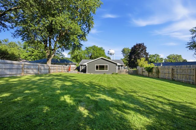 4220 Ponca Street, Mchenry, IL 60050