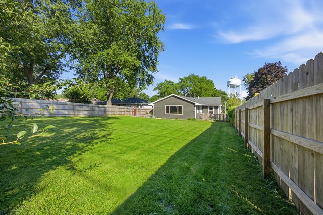 4220 Ponca Street, Mchenry, IL 60050