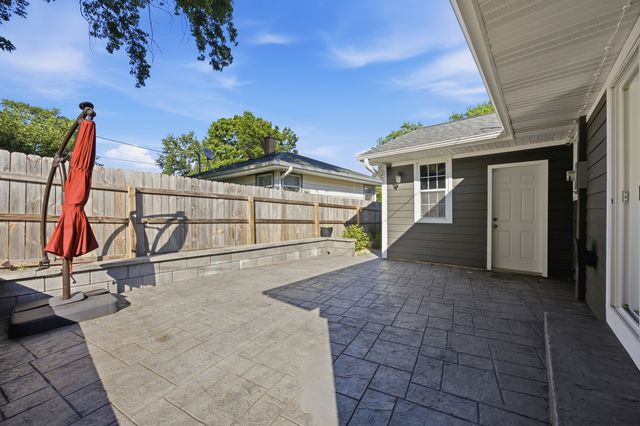 4220 Ponca Street, Mchenry, IL 60050