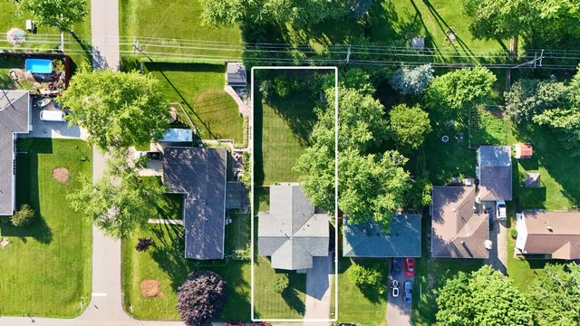 4220 Ponca Street, Mchenry, IL 60050