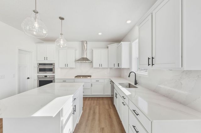 557 Waterford Place, Waconia, MN 55387