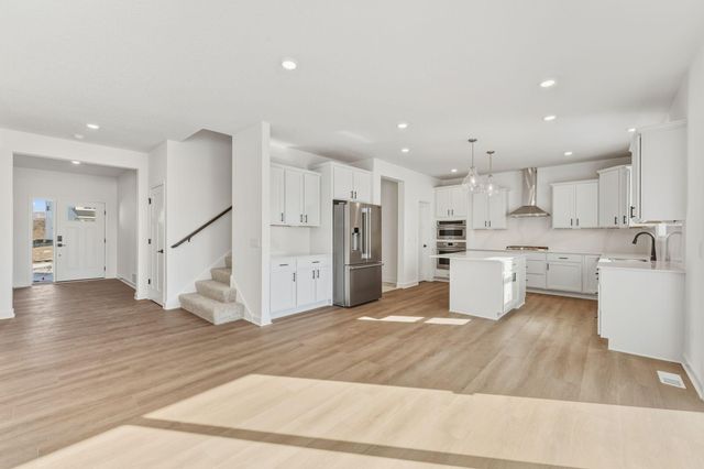 557 Waterford Place, Waconia, MN 55387