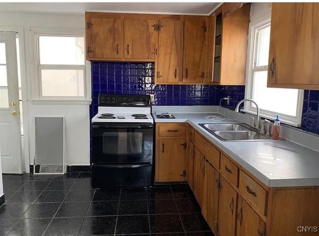 402 Buckley Road, Salina, NY 13088