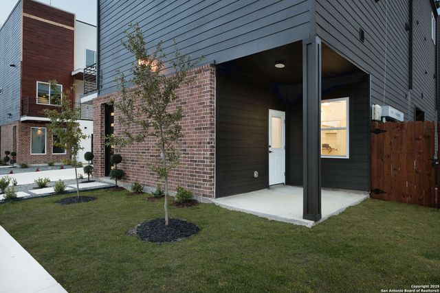 1019 S Hackberry Unit 201, San Antonio, TX 78210