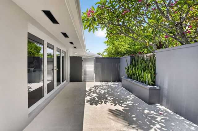 2006 NW 3rd Avenue, Delray Beach, FL 33444