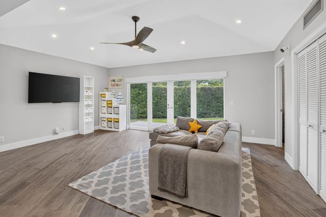 2006 NW 3rd Avenue, Delray Beach, FL 33444