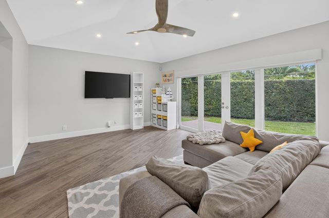 2006 NW 3rd Avenue, Delray Beach, FL 33444