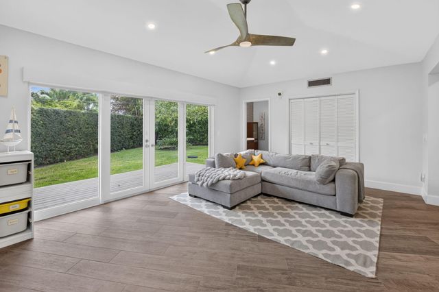 2006 NW 3rd Avenue, Delray Beach, FL 33444