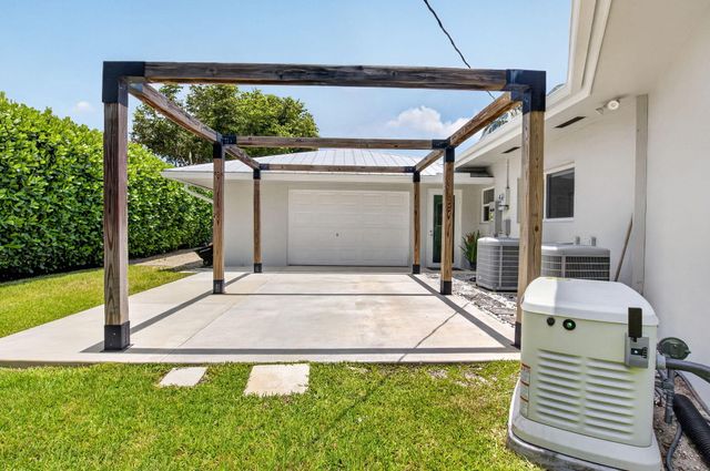 2006 NW 3rd Avenue, Delray Beach, FL 33444