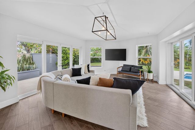 2006 NW 3rd Avenue, Delray Beach, FL 33444