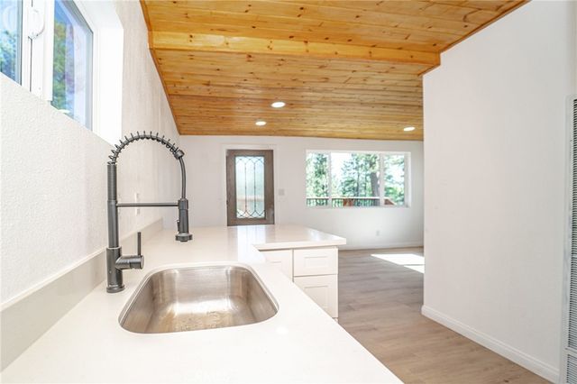 872 Hill, Big Bear Lake, CA 92315