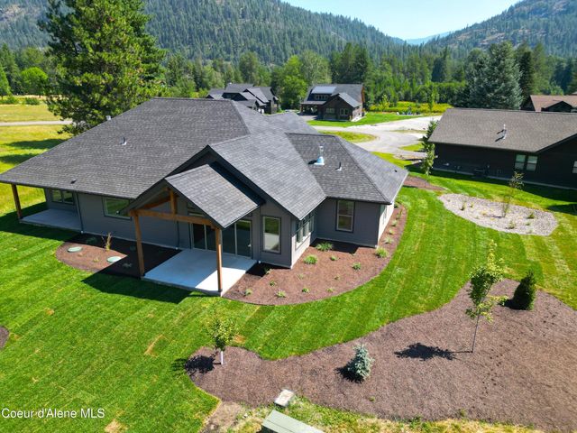 86 Marie Victoria CT, Sandpoint, ID 83864