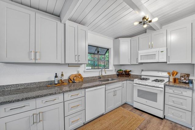 704 Encino Drive, Aptos, CA 95003