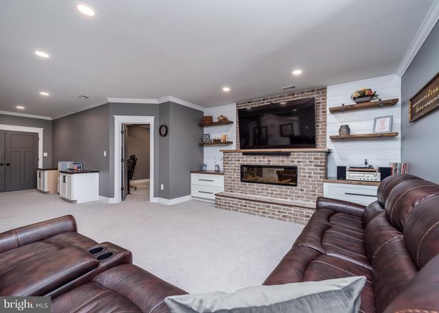 75 LORI LN, Littlestown, PA 17340