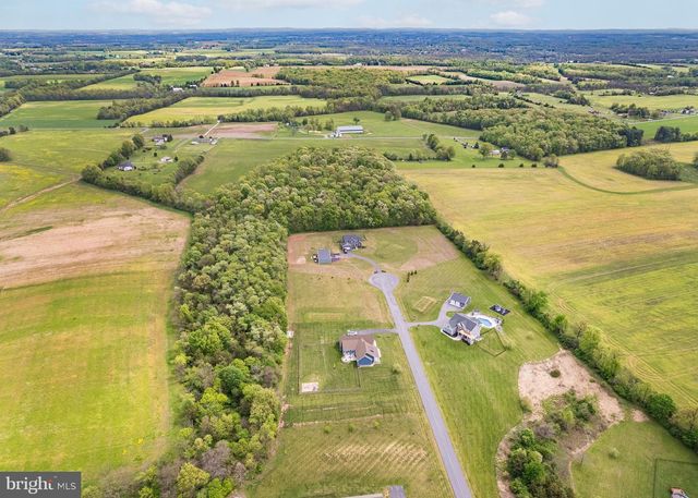 75 LORI LN, Littlestown, PA 17340