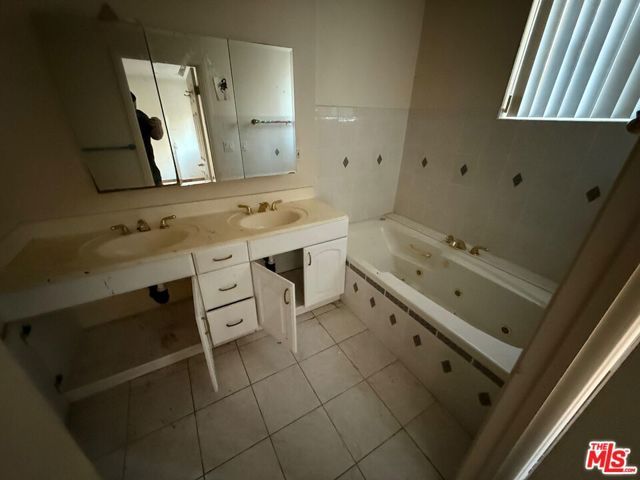 128 N Carson Road, Beverly Hills, CA 90211