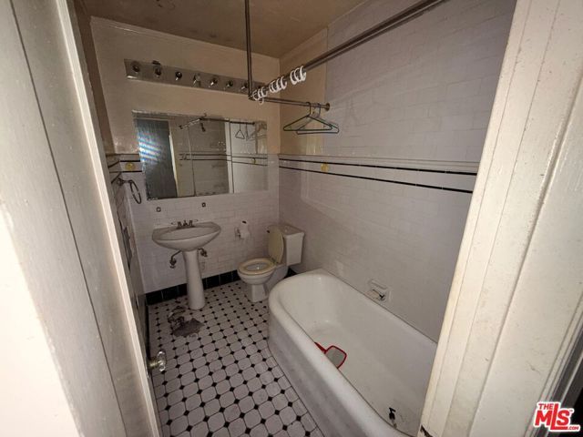 128 N Carson Road, Beverly Hills, CA 90211