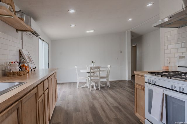1217 County Road 6723, Natalia, TX 78059
