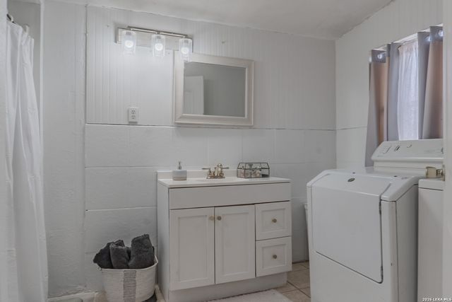 1217 County Road 6723, Natalia, TX 78059