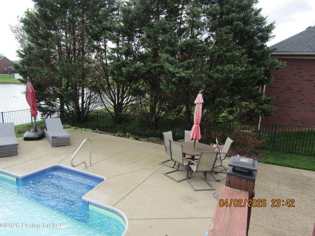 8306 Grandel Forest Way, Louisville, KY 40258