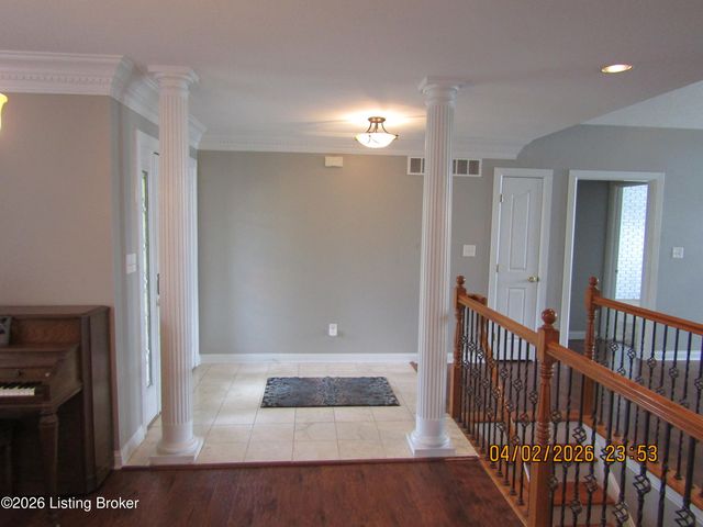 8306 Grandel Forest Way, Louisville, KY 40258