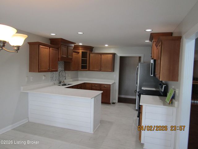 8306 Grandel Forest Way, Louisville, KY 40258