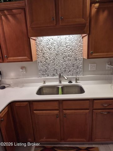 8306 Grandel Forest Way, Louisville, KY 40258