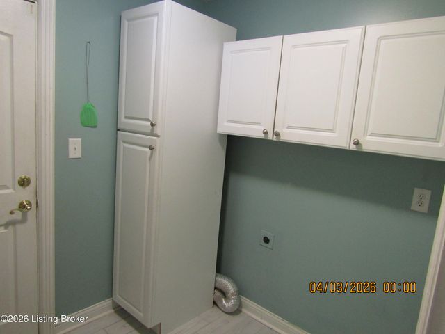 8306 Grandel Forest Way, Louisville, KY 40258