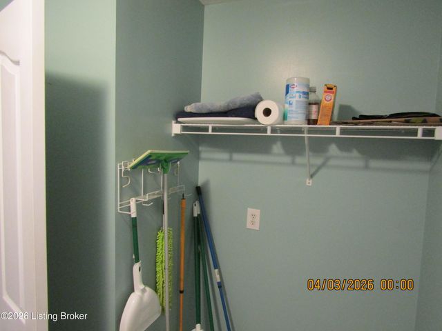 8306 Grandel Forest Way, Louisville, KY 40258