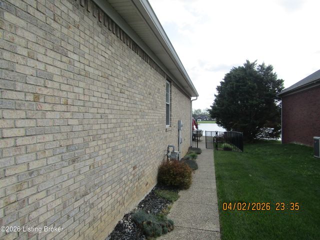 8306 Grandel Forest Way, Louisville, KY 40258