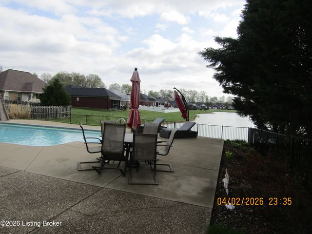 8306 Grandel Forest Way, Louisville, KY 40258