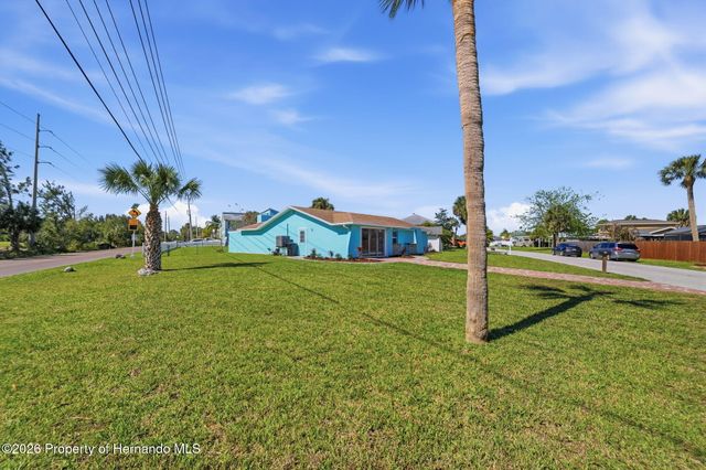 7608 Yachtsman Drive, Hudson, FL 34667