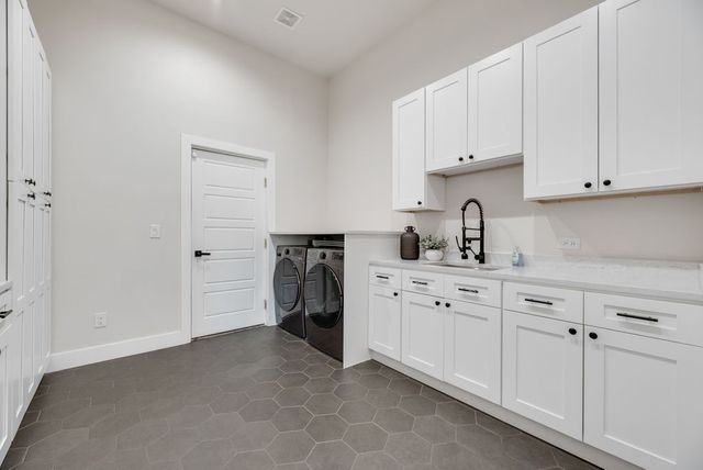 1802 Pueblo Street, Dallas, TX 75212