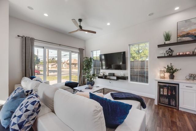 1802 Pueblo Street, Dallas, TX 75212